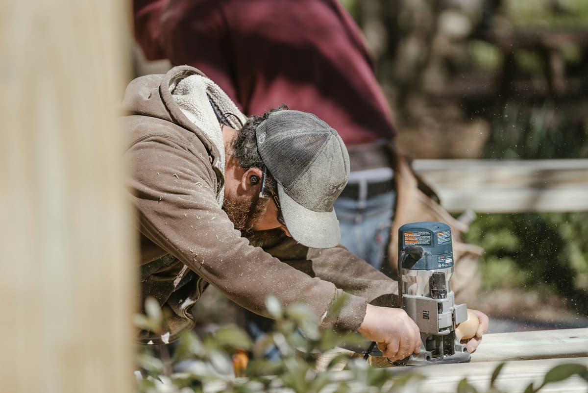 fencing contractors using Riveta
