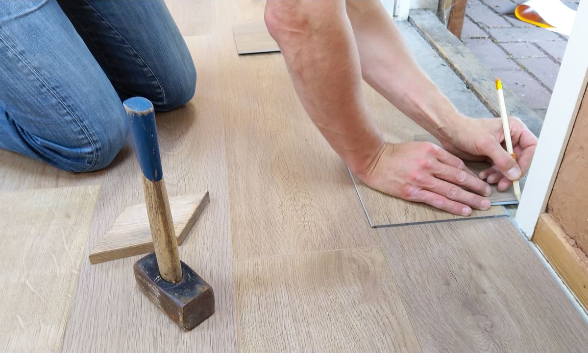 flooring contractors using Riveta