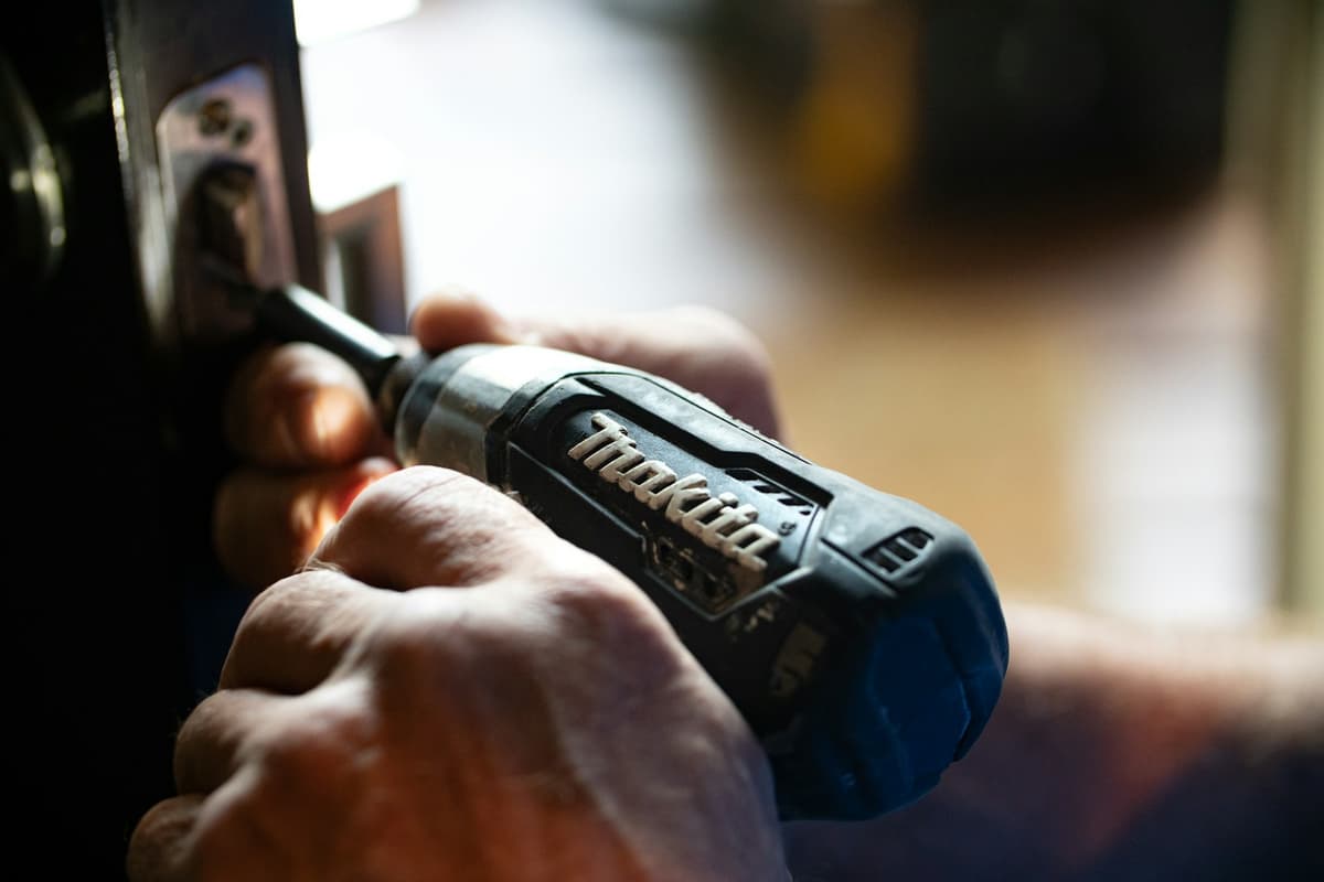 handymen using Riveta