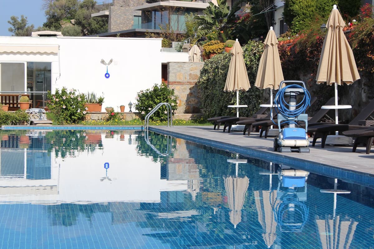 pool service contractors using Riveta